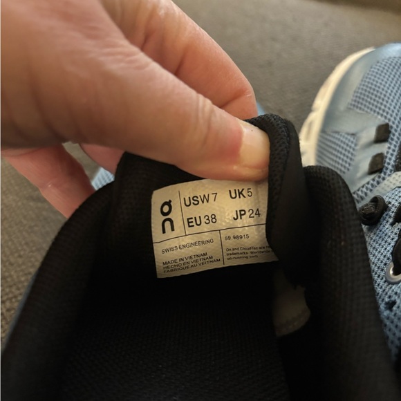 On Cloud 5 running sneakers in the 'Niagara Blue/Black' colorway. 7 new women - Picture 6 of 7